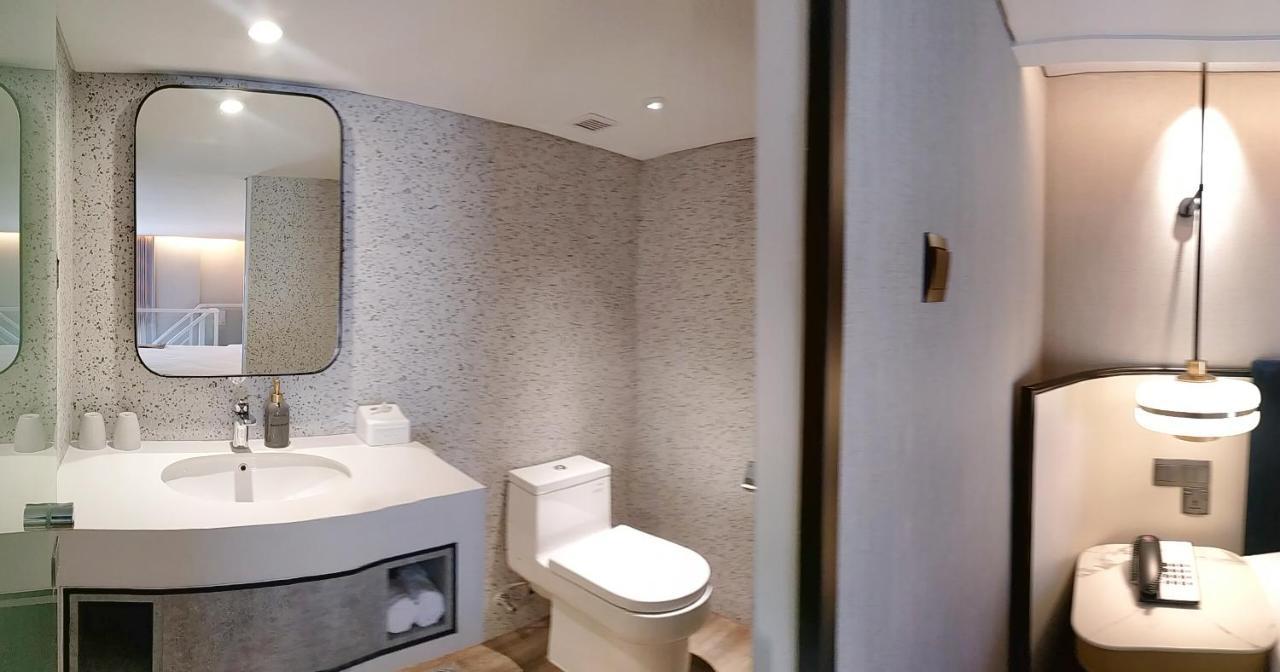 Mercure Surabaya Manyar Exterior foto
