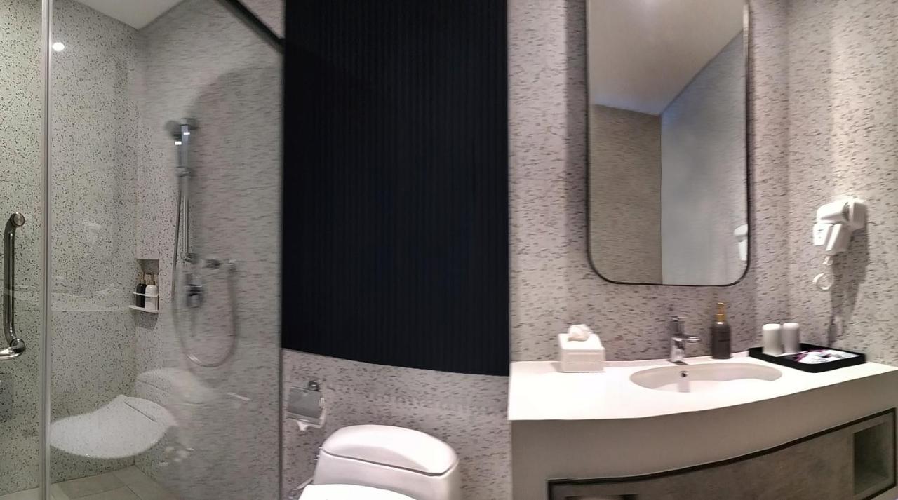 Mercure Surabaya Manyar Exterior foto