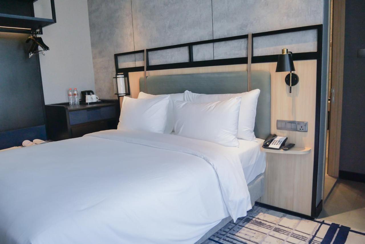 Mercure Surabaya Manyar Exterior foto