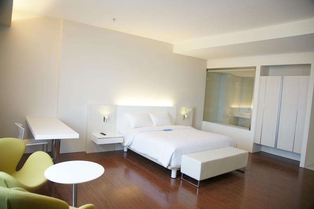 Mercure Surabaya Manyar Exterior foto