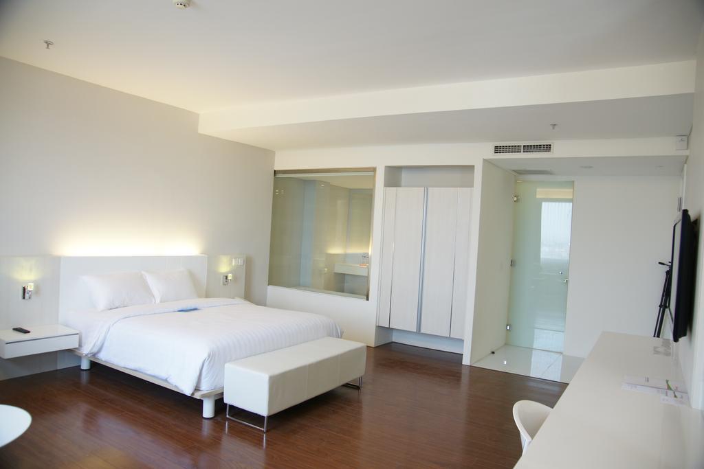 Mercure Surabaya Manyar Exterior foto