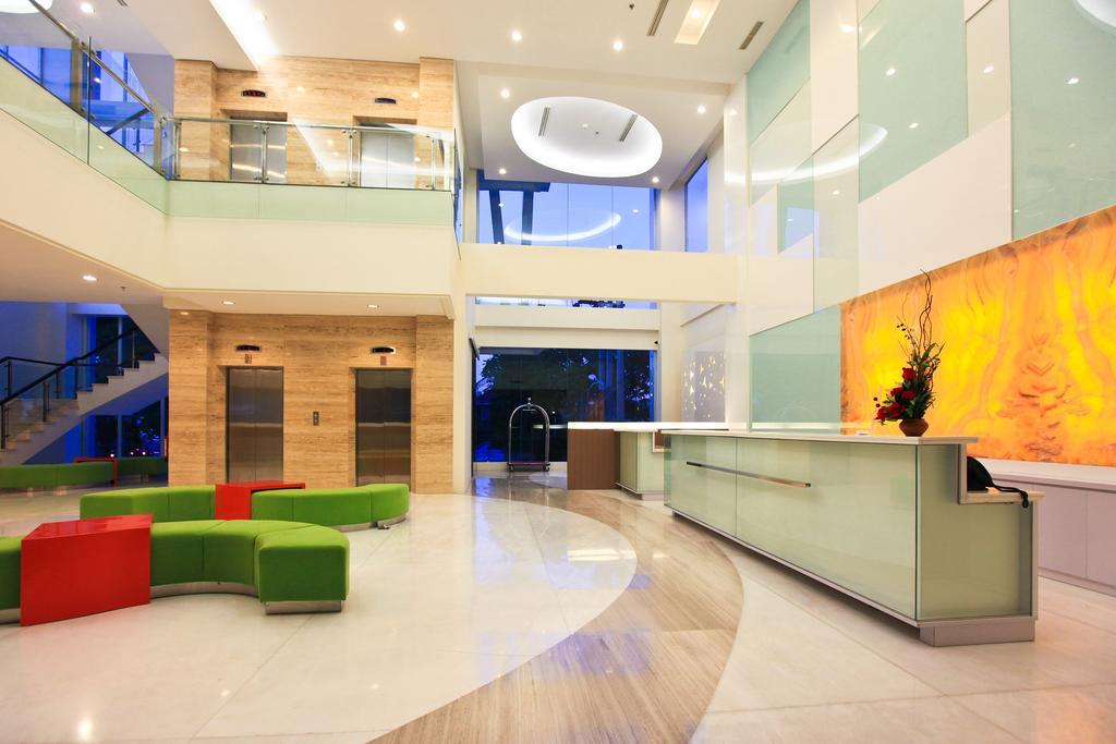 Mercure Surabaya Manyar Exterior foto