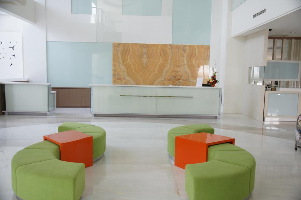 Mercure Surabaya Manyar Exterior foto
